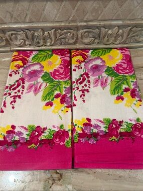 NWT Set of 4 April Cornell Bright Pink Floral Cotton Napkins RARE